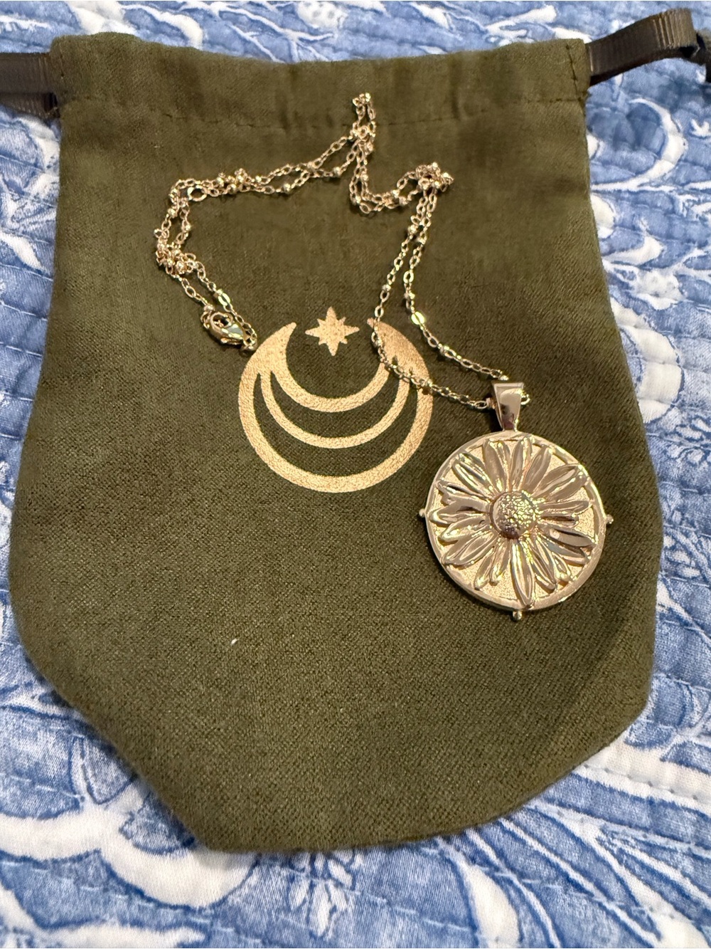 Jane Win JOY Small Pendant 14k Plated Coin - Sold Out Blooming Daisy - Picture 1 of 5